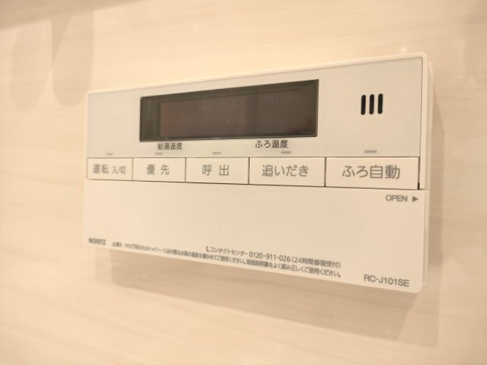 【給湯器】　日々の疲れを癒す浴室には、快適なバスタイムのための設備が整っています。