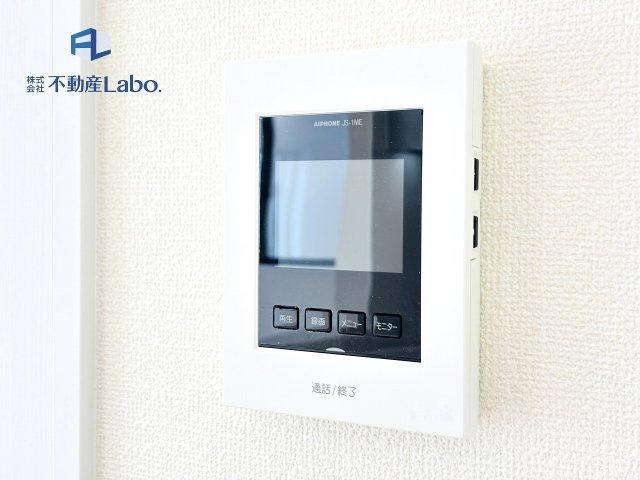 ●カラーモニター付きインターフォン●　　録画機能も付いているので、ご不在時も安心♪