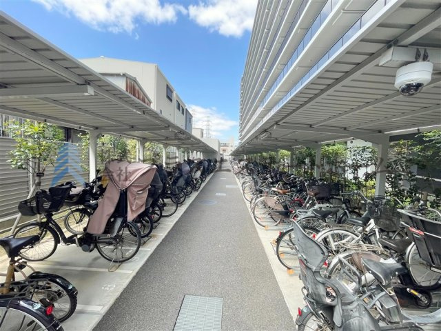 屋根付きが嬉しい自転車置き場♪
