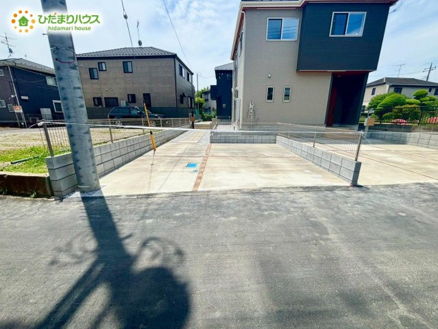 ご家族でお車に乗る方に！駐車場2台分あります！     　
