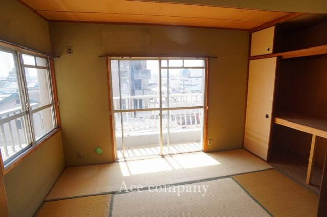 【和室6帖】バルコニーに面したお部屋です☆押し入れ完備♪