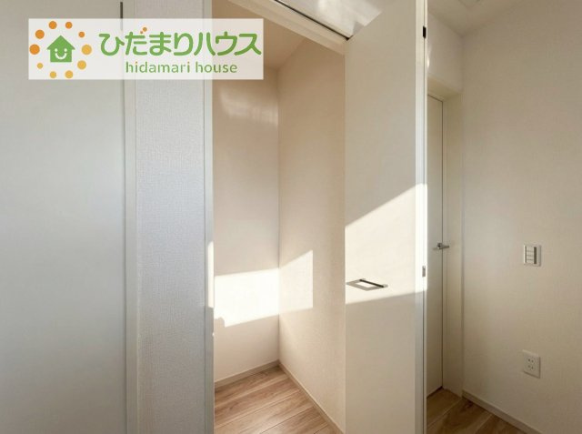 便利な廊下収納♪収納場所に困る掃除機や掃除用具はこちらへ！！