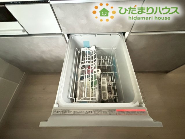 食洗器付きで後片付けがスムーズに進み、忙しい日も家事の負担を軽減してくれる嬉しい設備(　*´艸｀)キッチンがすっきり整い、ゆとりある時間を生み出してくれる頼れるアイテムです!