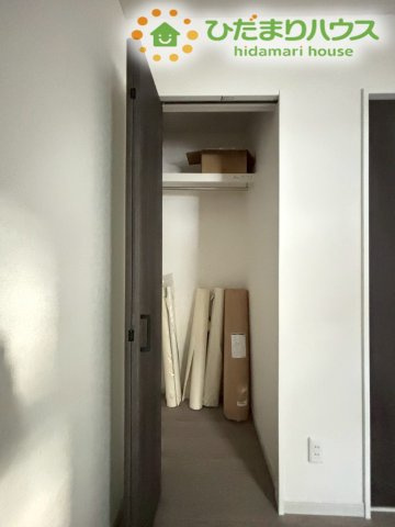 お部屋の空間を広く使える収納は、衣類や小物をすっきり整理できる便利なスペース◎使い勝手の良い造りで片付けがしやすく、毎日の生活がより快適に整う嬉しいポイントです!