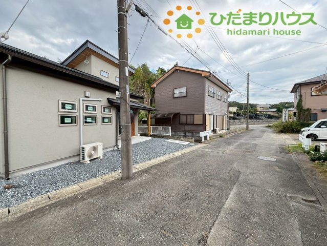 5.5m幅の前面道路は車の出し入れがしやすく、来客時も安心して駐車できるゆとりある道路幅です。日々の運転がスムーズに進む、快適な住環境が整っています!