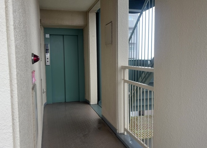 室内の防犯設備もチェックしましょう！モニター付きインターホンが設置されているか、防犯シャッターが設備されているか、ベランダに人が上がってきにくい高さかなどチェックしておくと入居後も安心できるでしょう。