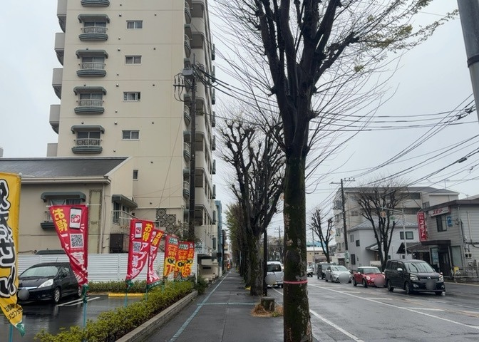 隣家の土地はどうなっているのか、生活利便施設が近くにあるのか、学校まで近いかなど、お客様のライフスタイルにあわせたイメージが重要です。また、近くにあると困る施設が近くにないかも確認するといいでしょう。