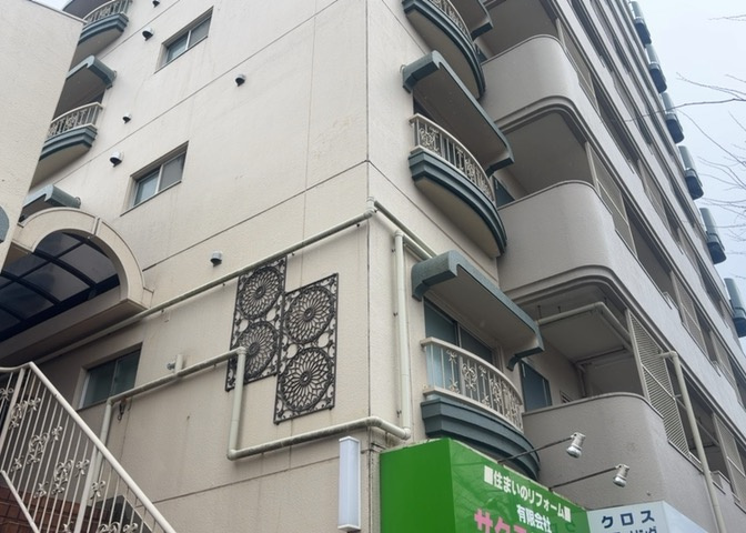 マンションの駐輪場は、事前に空きがあるか確認を取ると安心です。せっかく入居したのに駐輪スペースがない！なんてことになったら大変ですよね。そこで、内見時や購入前にはまず事前に確認しておくと良いでしょう。