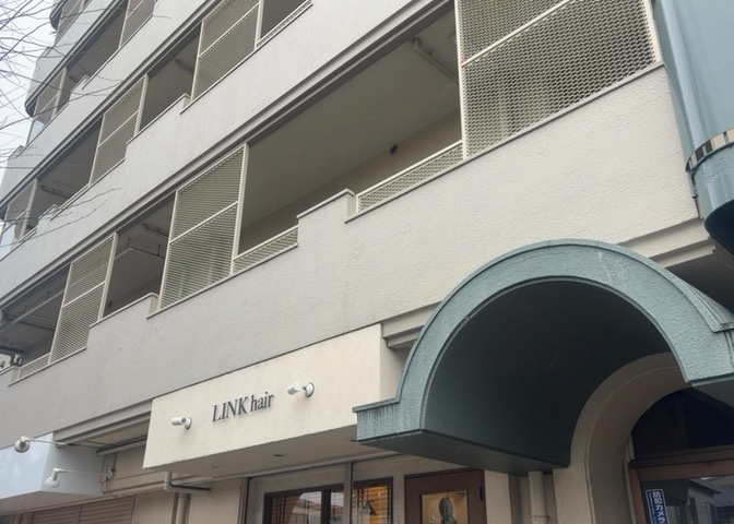 駐車場と明記されていても、最小スペースでつくられた駐車場だと大型車は駐車できなかったり、出入りしにくくなったりする可能性があります。お車のサイズと購入したい物件の駐車場のサイズを現地で確認しましょう。