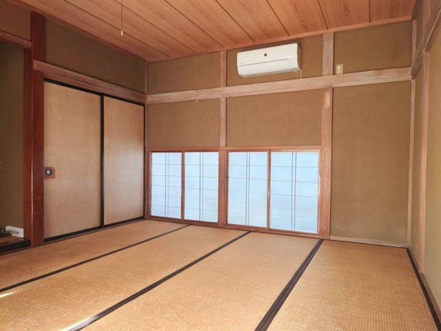 1階和室は10帖、広縁、床の間もあり、より広さを感じられます！