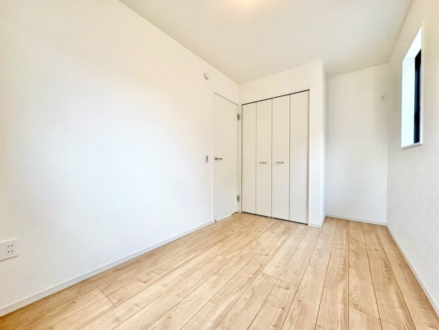 洋室5帖・収納付きで、お部屋がすっきり片付きます。