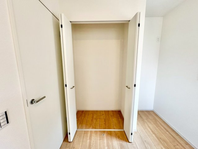 収納が豊富で、暮らしやすさに配慮した間取りです。