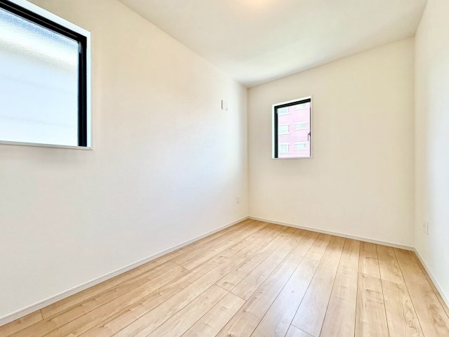 洋室5帖・収納付きで、お部屋がすっきり片付きます。