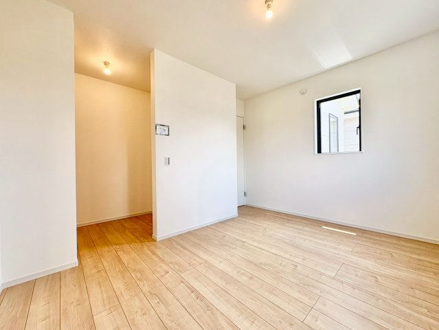洋室7.7帖・収納付きで、お部屋がすっきり片付きます。