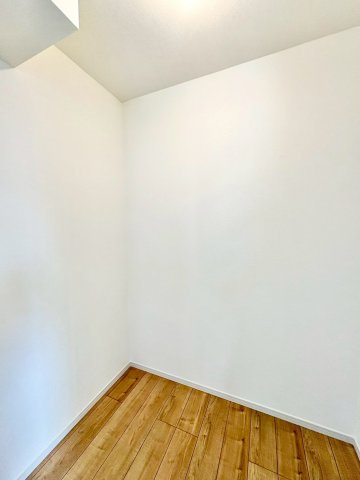 収納の確保された住空間で、生活感を抑えてすっきりとした印象に。