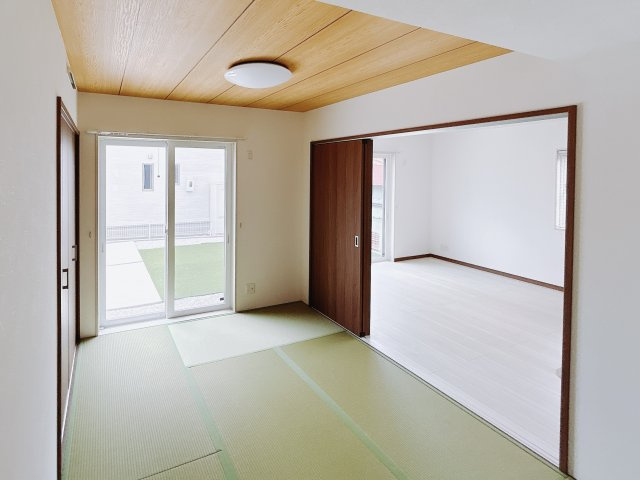 ■和室｜「続き間の和室」は子育て世代にこそ適しています。お子様のお昼寝スペースや、洗濯物をたたむのに便利です。客間やリビングの延長としても使えます。