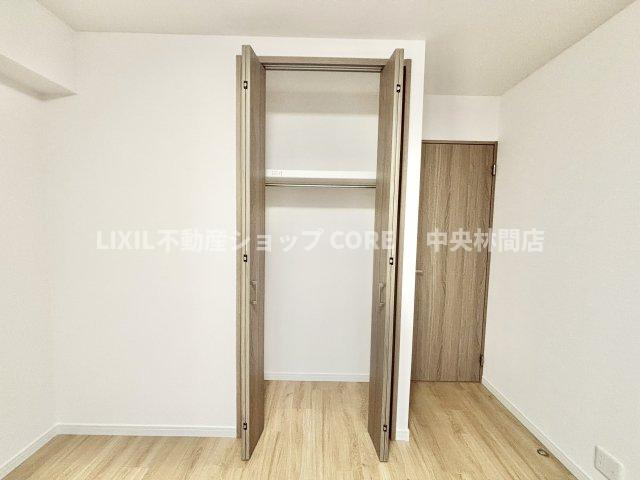 普段着やスーツはもちろんのこと、コート類などもしっかり掛けられます。