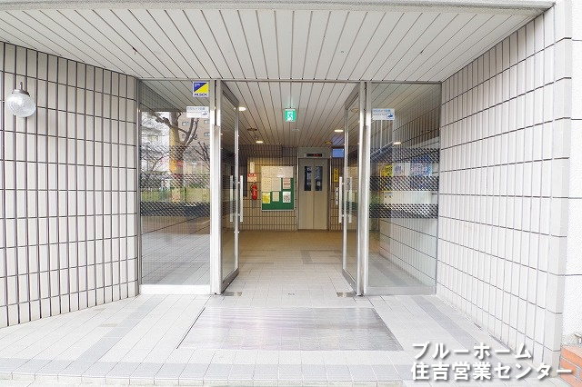 重厚感のあるエントランスです！