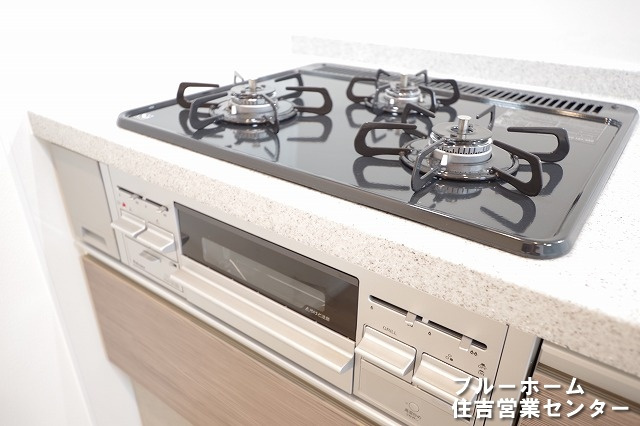 お料理が楽しくなる3口コンロ・グリル付き！