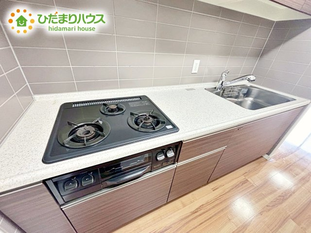 収納が多いのでキッチンの上は常にきれいに保てます！！　お料理がしたくなるそんな嬉しい・楽しいキッチンです♪