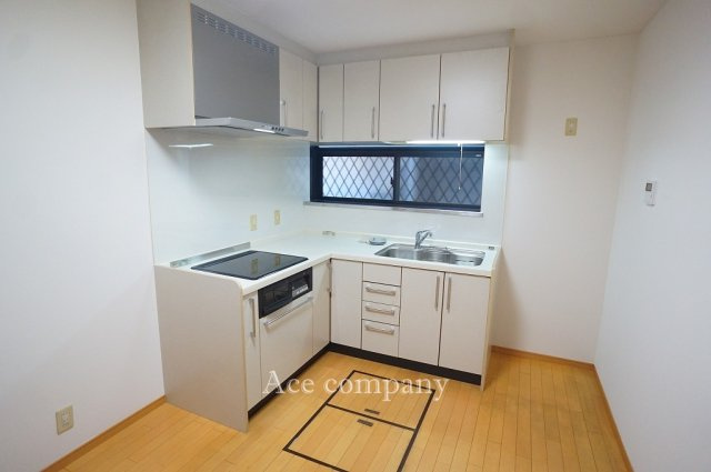 キッチンスペースに床下収納付きです♪