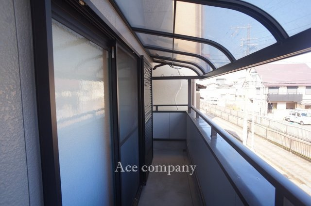 東向きのバルコニー☆雨除けテラス屋根付きです☆