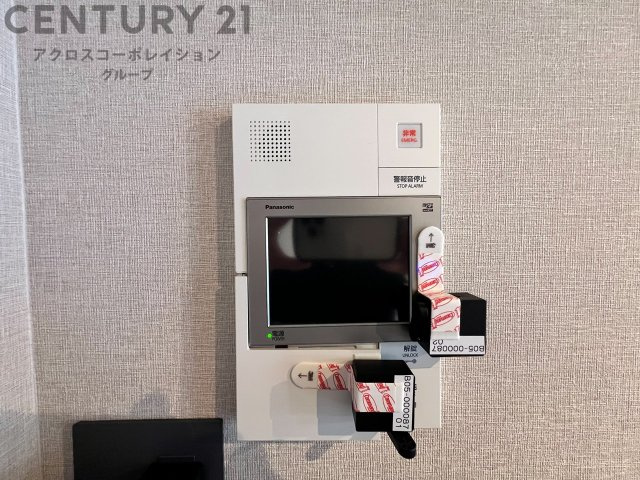 訪問者が来たときにテレビ画面で確認できるため、安心してドアを開けられます。録画機能があるものもあり、留守中に来訪者を記録しておくことができます。利便性が高く、セキュリティ面でも安心です。　