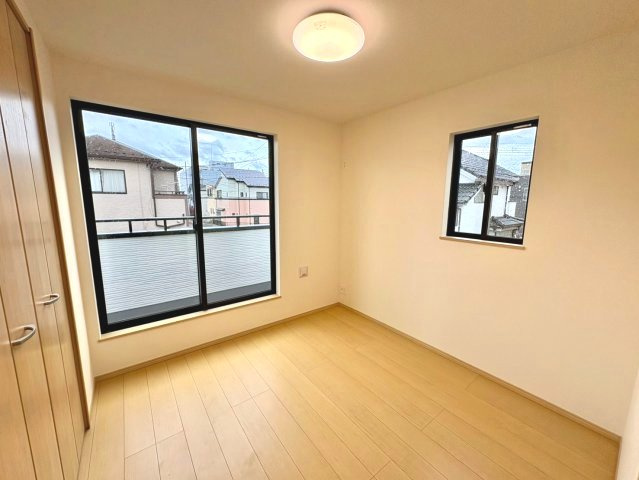 洋室5.2帖・2面採光