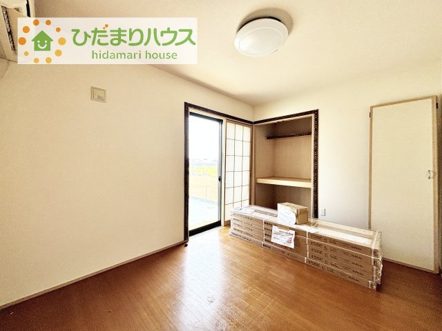 お掃除しやすく、清潔感を保てるのでダニも発生しにくいフローリング♪