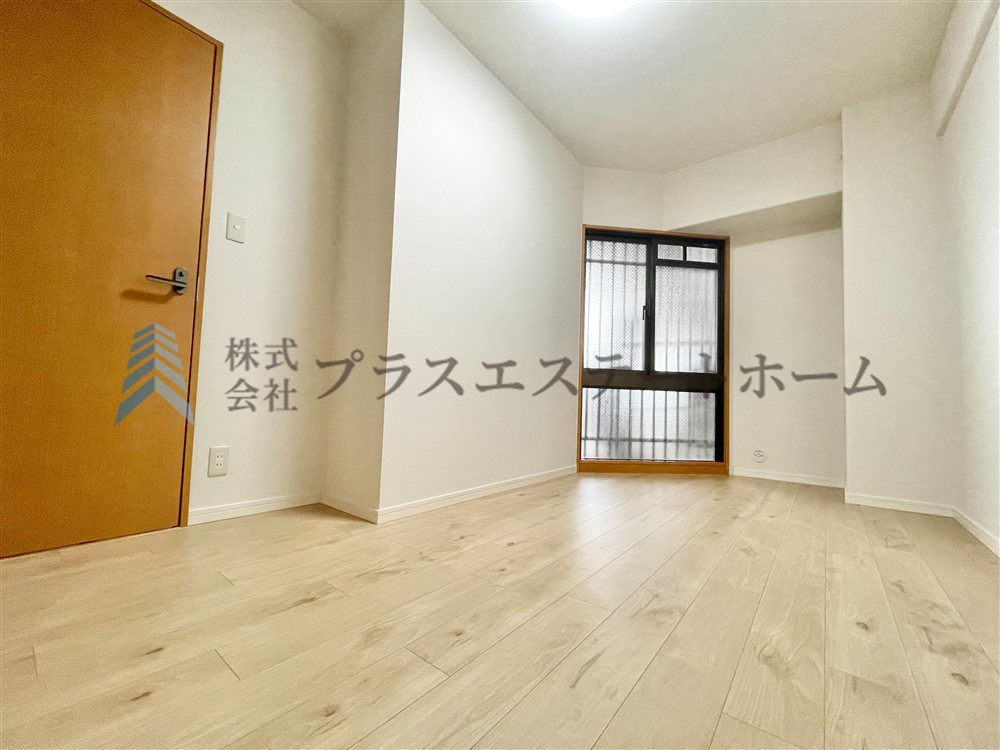 シンプルな洋室でお部屋のコーディネートが楽しめます♪