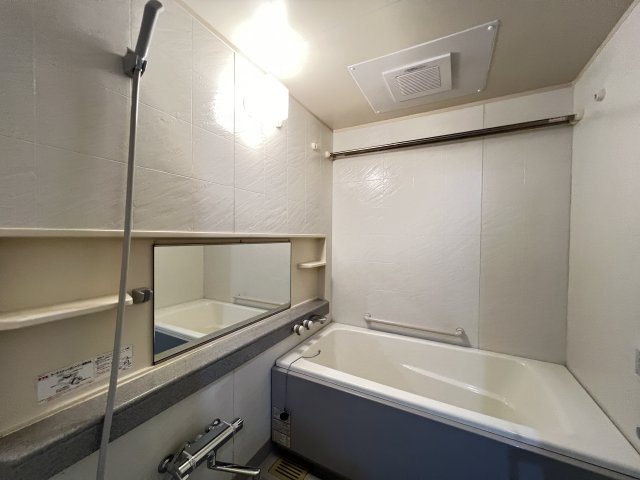 日々の疲れを癒すお風呂付です
