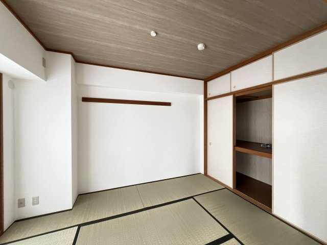 来客時にも便利な和室　押入れ付