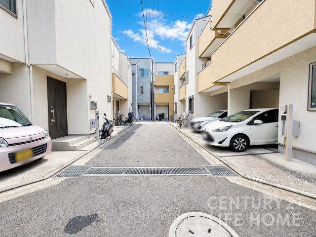 前面道路含む現地写真です
