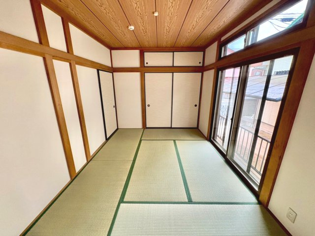 1階　6帖　リビングの隣に和室があり、お客様や友人を招く際に活用できます！