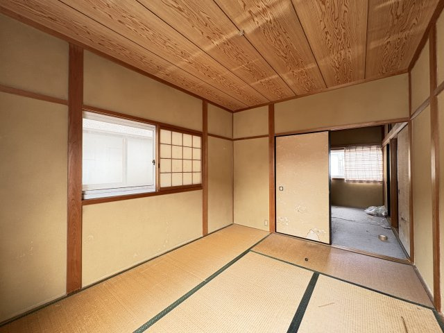 6帖和室です