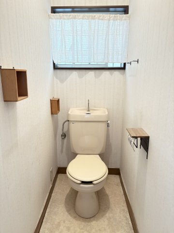 窓付きトイレです