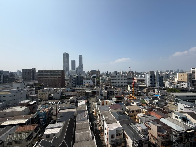 【物件からの眺望】角部屋ならではの広い景色をお部屋からお楽しみいただけます！