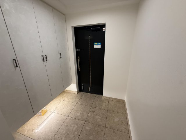 【玄関】シューズボックス付きの玄関！靴もすっきりと収納いただけます◎