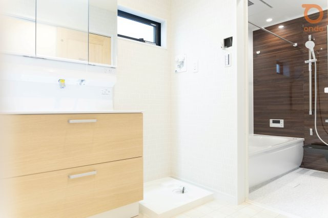 【建物プラン例/洗面室】収納たっぷりの独立洗面台で洗面まわりがスッキリ！