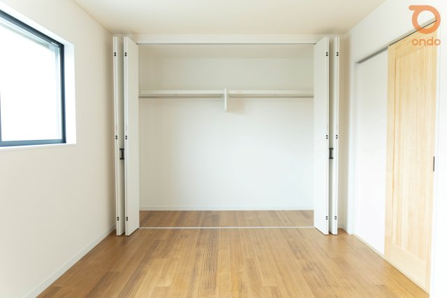 【建物プラン例/収納】大容量の収納で洋室もスッキリ！