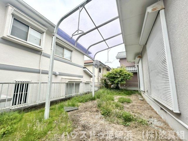 ■陽当たり良好な広々南庭♪ガーデニングや家庭菜園など植物もよく育ちます！