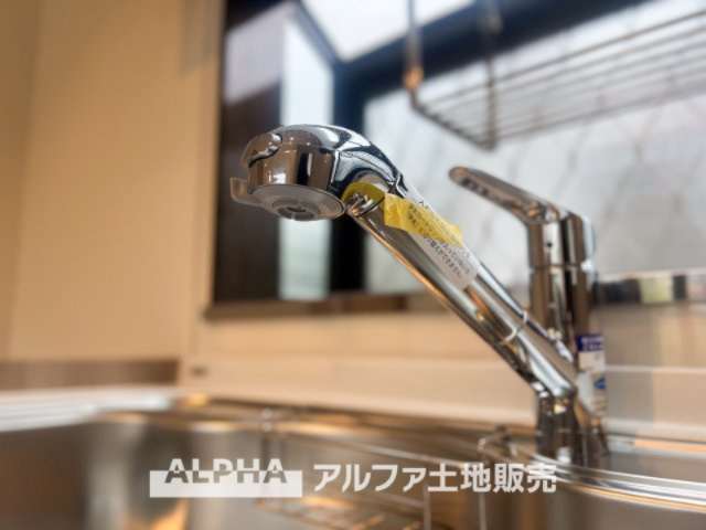 【Water　cleaner】　◆浄水器◆蛇口から流れ出すお水はクリーンでいつも楽しめます。また浄水器内臓シャワー混合栓なので場所取らずのスッキリとしたスタイルです。