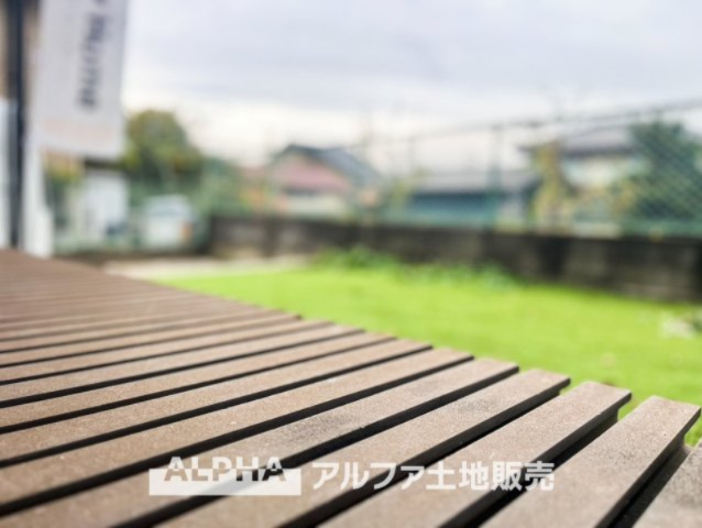 【Wooden　Veranda】　◆濡れ縁◆外と内をつなぐ心地よい空間、濡れ縁。日向ぼっこや読書、庭を眺めるひとときにもぴったりで、暮らしにゆとりと温もりを添える癒しのスペースです。