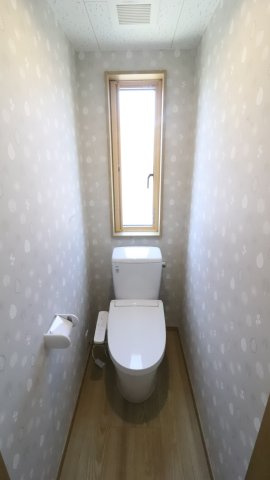 階ごとにトイレがあるから、朝の混雑とも無縁。家族みんなが、気持ちよく使える動線設計です　