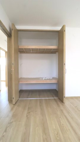 服も小物も、すっきり収納できる空間　
