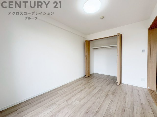 創造性や成長を促す遊びの空間を提供。学習や趣味に集中できる環境を整えます。個別のプライベートスペースは自己表現と自立心を育み、心地よい睡眠環境を整えリラックスできる場所を提供。