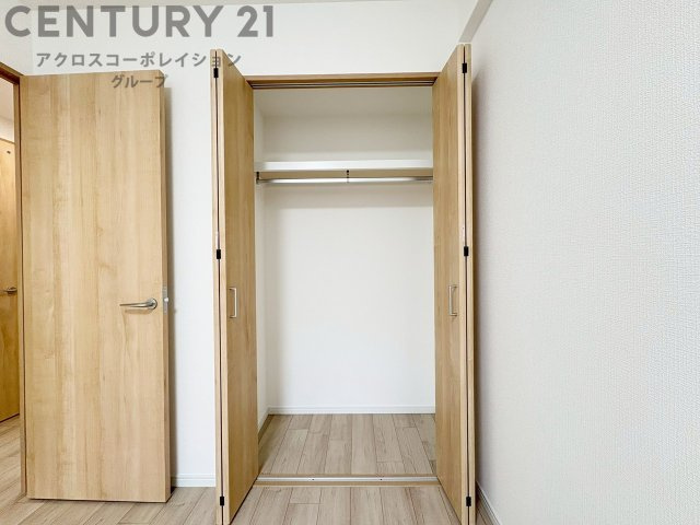 衣類やアクセサリー、小物類の収納が便利で整理整頓がしやすく、部屋の美観を保ちつつ、スペースを最大限に活用できます。衣服のしわやダメージを防ぎ、長持ちさせることができます。