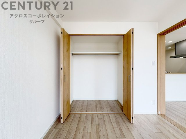 衣類やアクセサリー、小物類の収納が便利で整理整頓がしやすく、部屋の美観を保ちつつ、スペースを最大限に活用できます。衣服のしわやダメージを防ぎ、長持ちさせることができます。