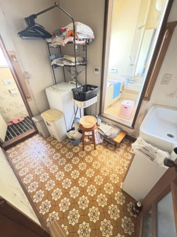 2階脱衣所、広々しています。