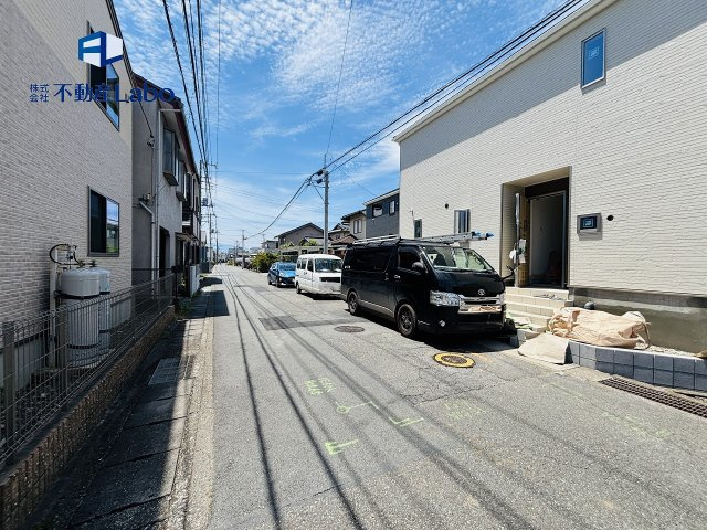 駐車スペースも整備中♪　完成後はさらに快適にお使いいただけます♪